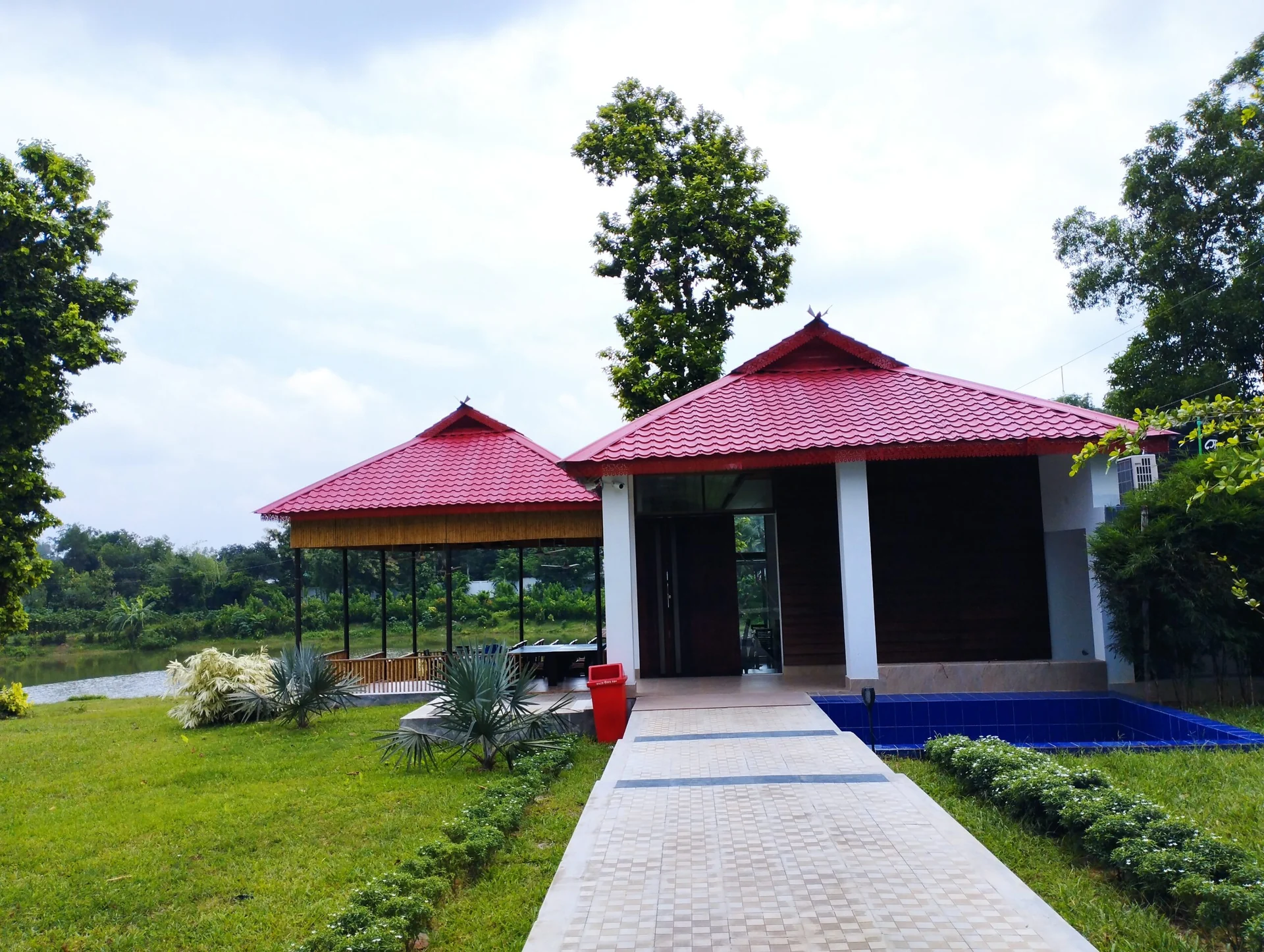 Walkways and gardens welcoming visitors at Shaldah